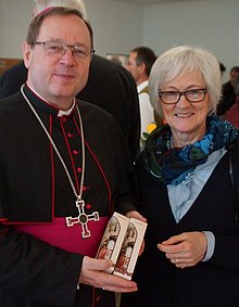 Bischof Georg Bätzing und Gertraud Beier