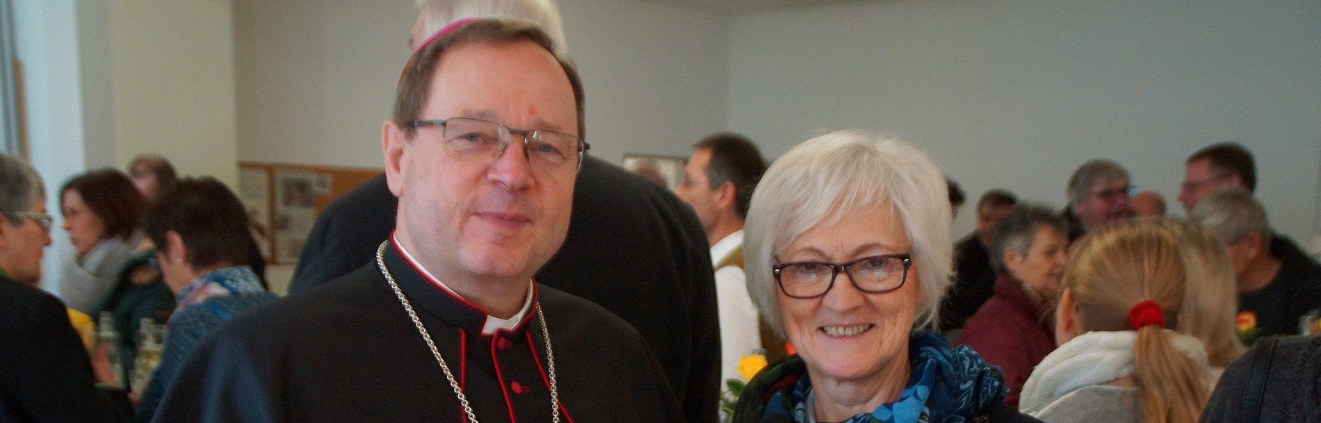 Bischof Georg Bätzing und Gertraud Beier